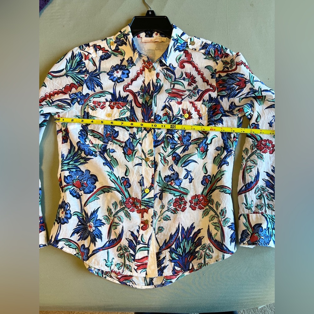 Funky Tory Birch top w gold buttons.